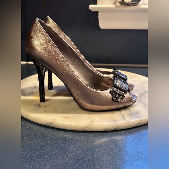 Guess Heels Metallic Champagne Color & Black Animal Print On Heel & Buck… - Picture 4 of 14